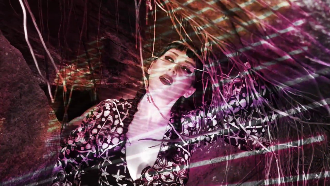 Younick feat. Jessie Evans - CHARIOTS (Official Video)