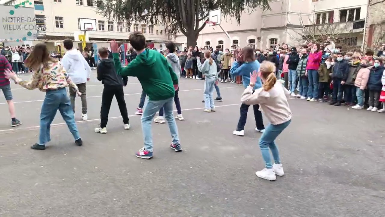 Flash Mob Notre-Dame du Vieux Cours 2022 - Glorious