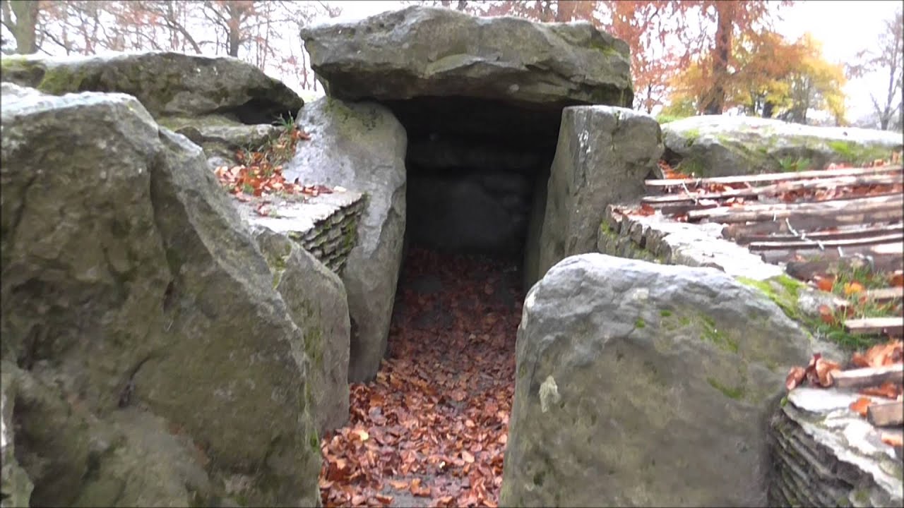 Wayland Smithy. Tomb of the ancestors