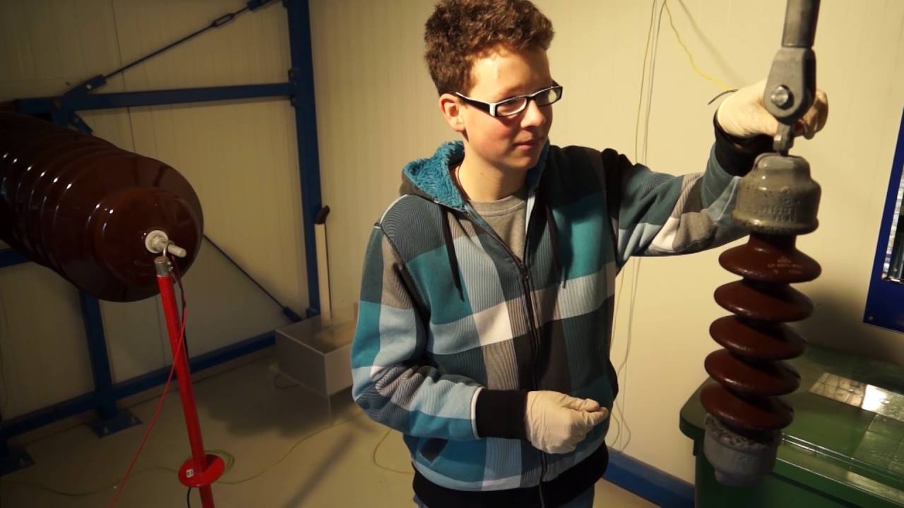 Physikalische Effekte bei hoher Spannung - Hochspannungshalle