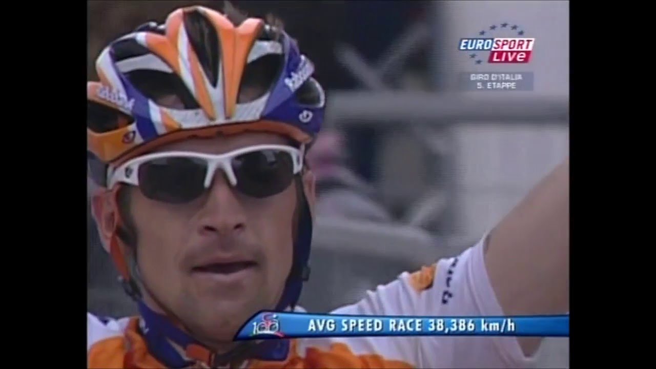 Giro d'Italia 2009 - stage 5 - Denis Menchov vs Danilo Di Luca (awesome long sprint)