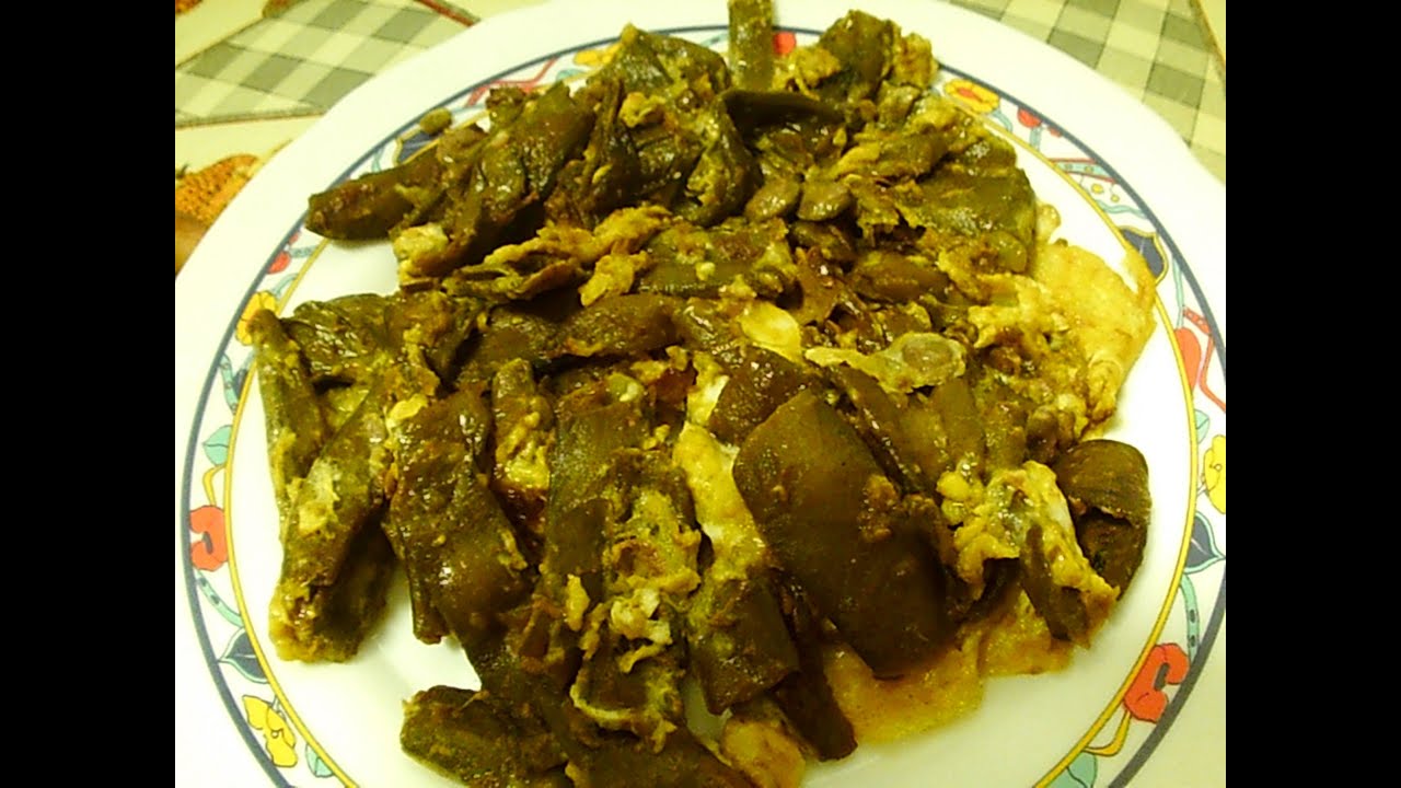 revuelto de habas con sus vainas