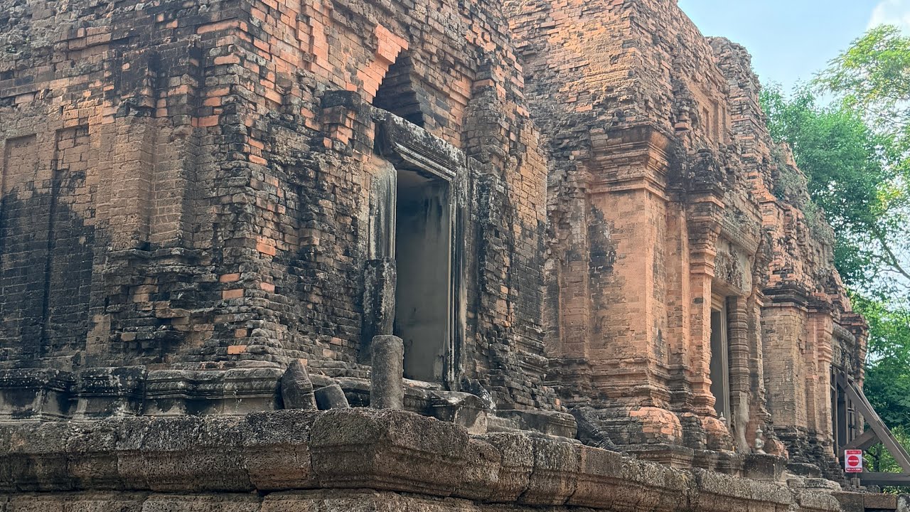 ប្រាសាទក្រវ៉ាន់ បាទជុំ ក្នុងរាជកាលមុនរាជធានីក្រុងអង្គរ