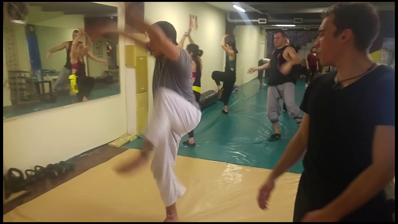 Patadas voladoras de los pasos de monje | Escuela Huwei Kung fu 2017
