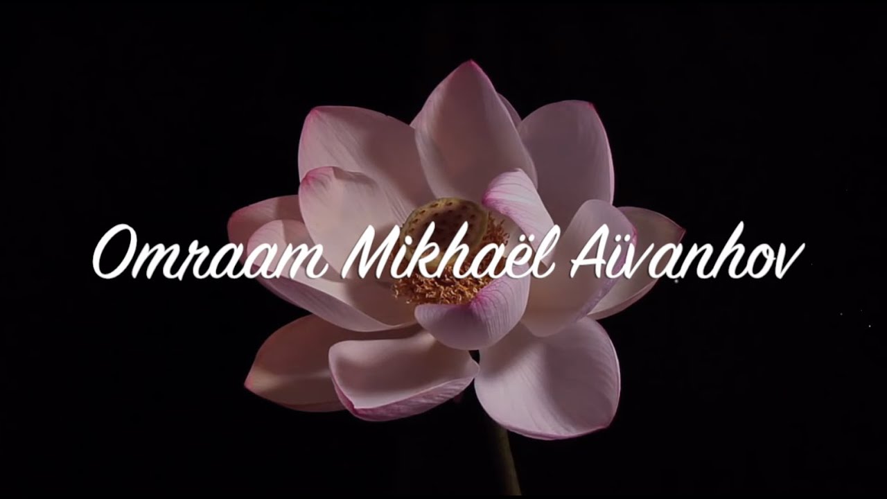 La fleur de lotus, image de l’émergence des paroles du Maître à notre conscience.