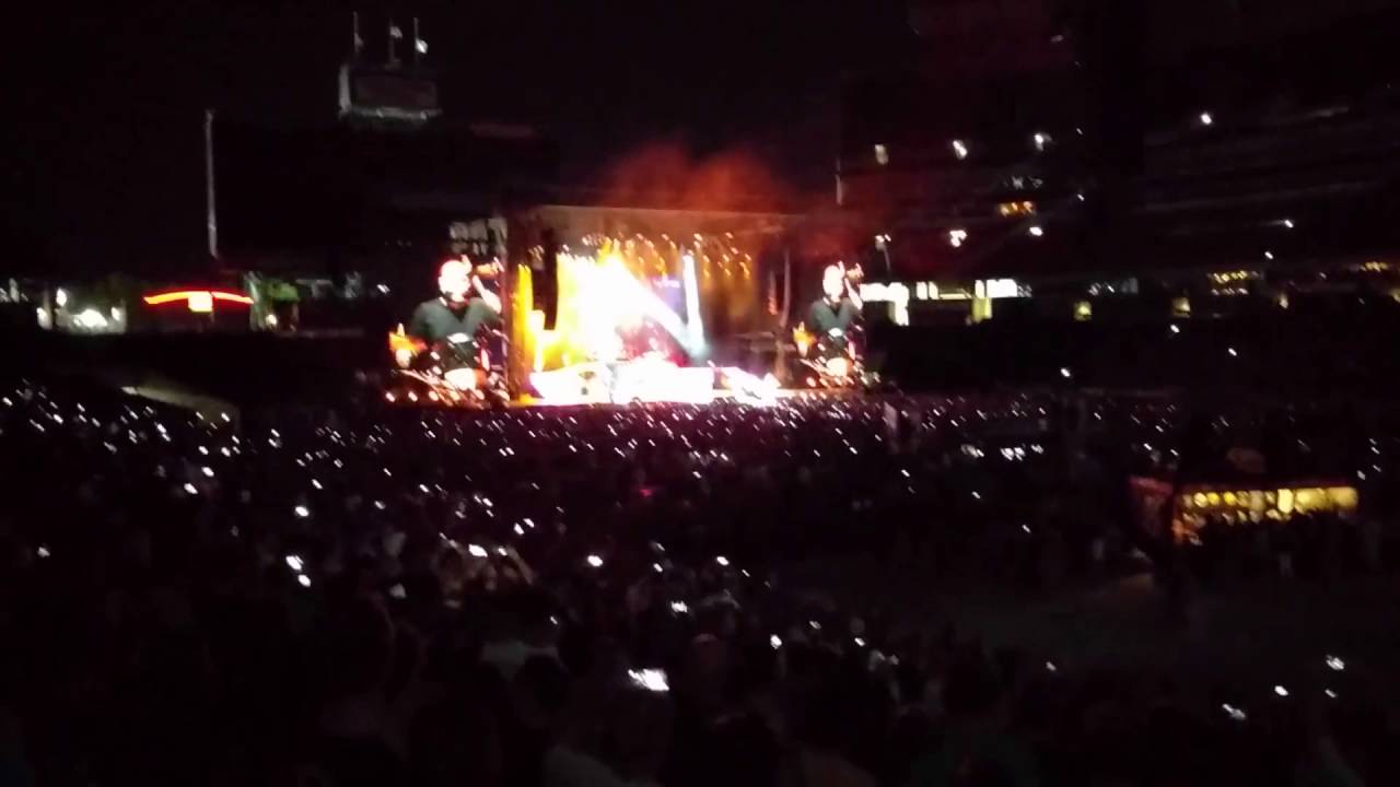 Guns N' Roses - It's So Easy - Nashville 2016