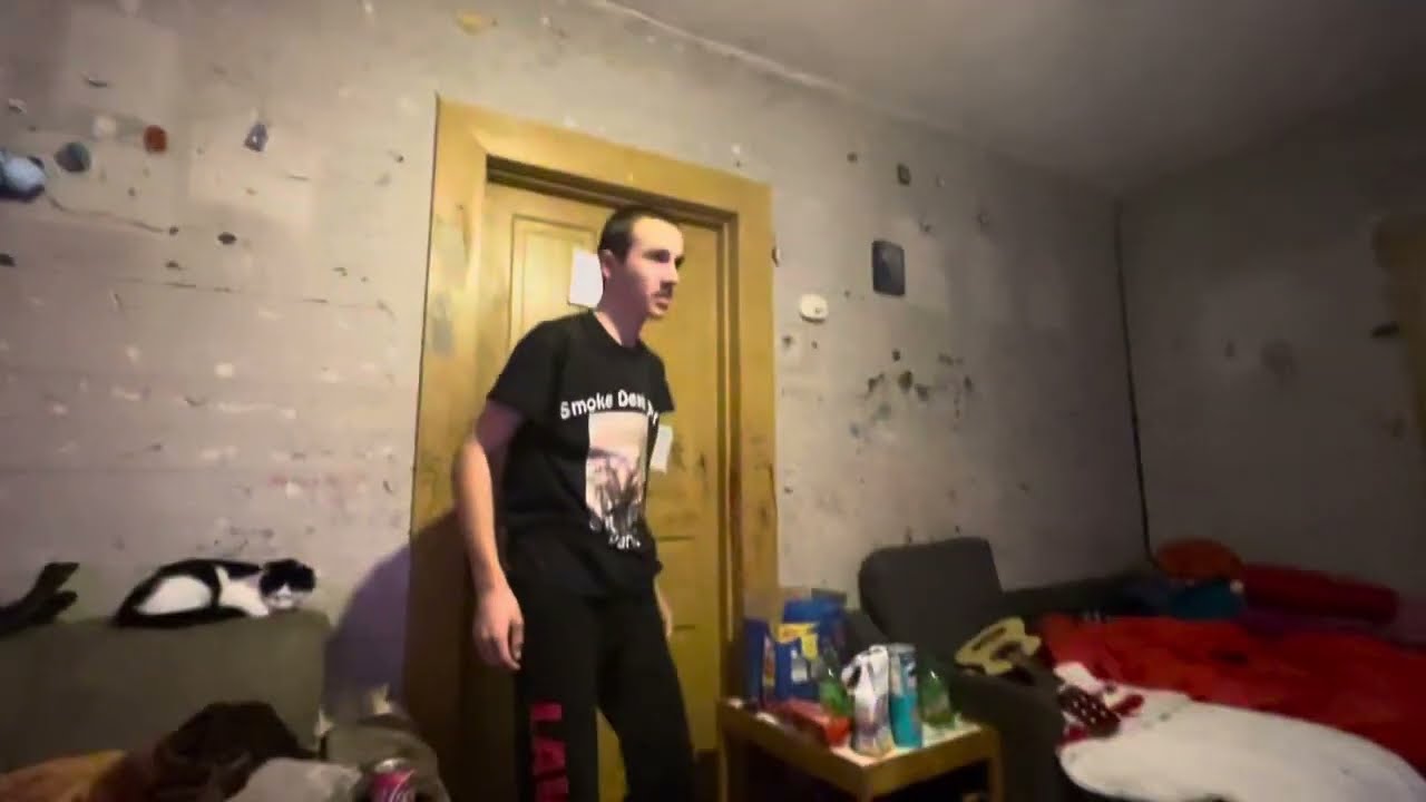 Lucas singing scream from high school musical ￼3