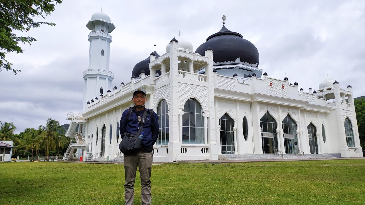 Mengunjungi Saksi Bisu Tsunami Aceh, Masjid Rahmatullah Lampuuk