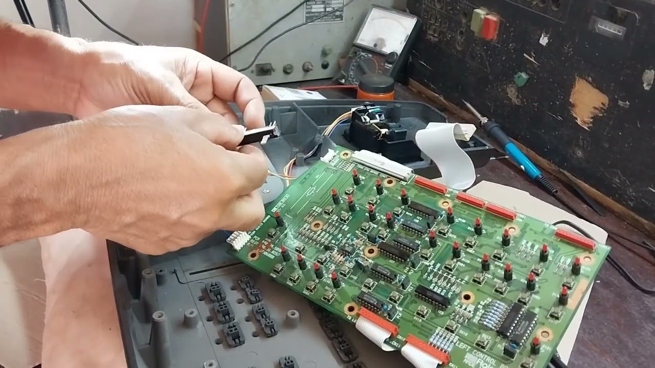 Como trocar o potenci&ocirc;metro do teclado roland e96 passo a passo
