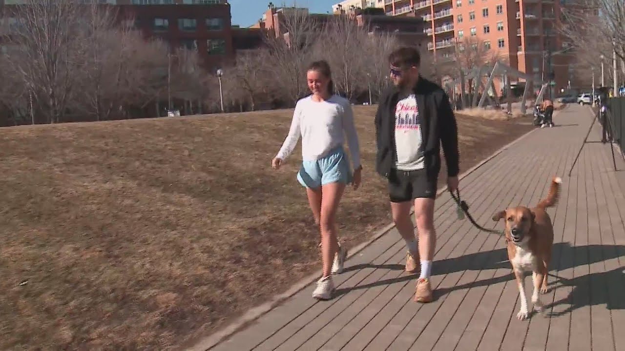 Chicagoans enjoy the springlike feel as the area sees record-breaking warmth