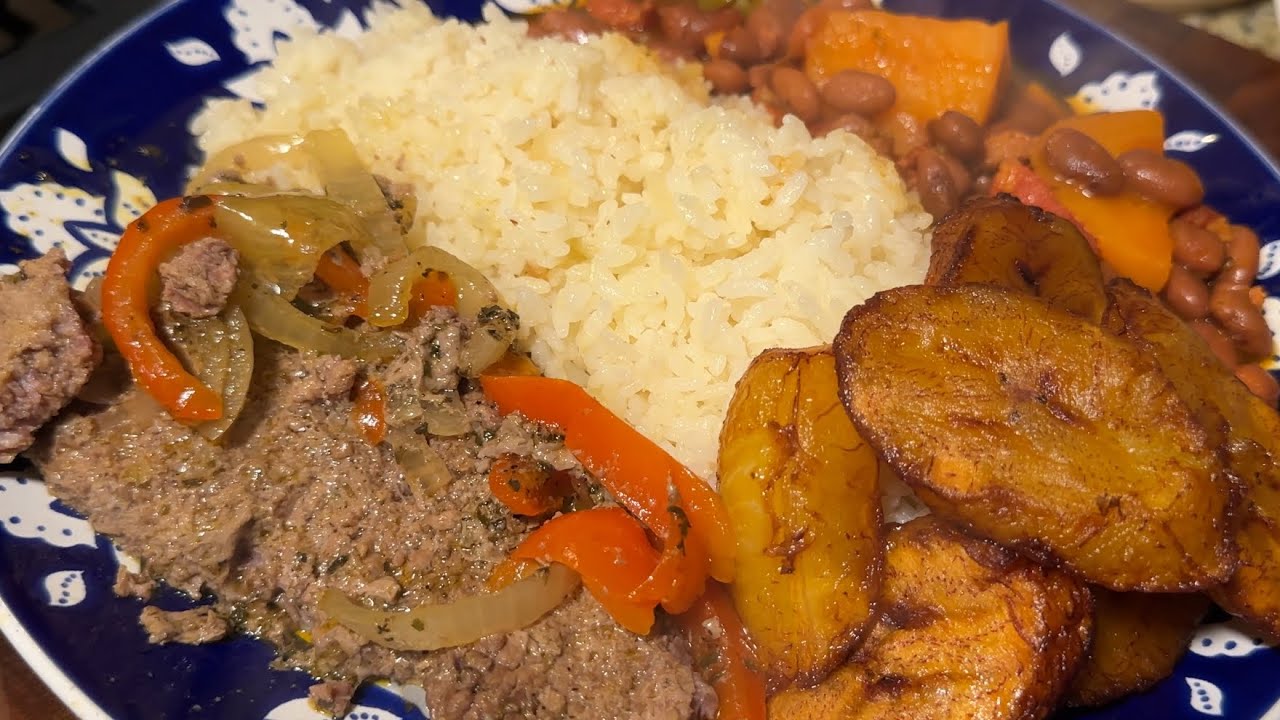Cook With Me | Slow Cooker Bistec, Arroz con Cebolla, Habichuelas, & Amarillos