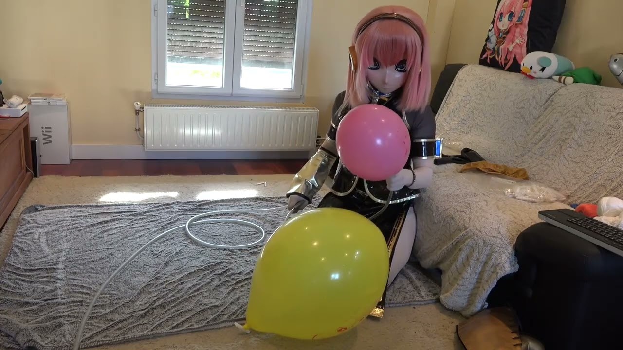  Anime Balloon sit to pop