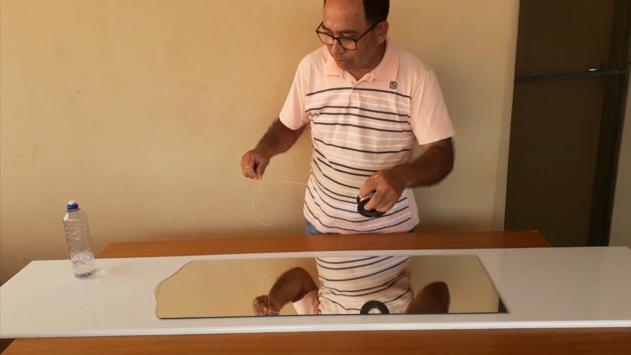 Como Tirar Rapidamente o Espelho da Porta do Guarda Roupa Passo a Passo Sem Quebrar — Método Seguro