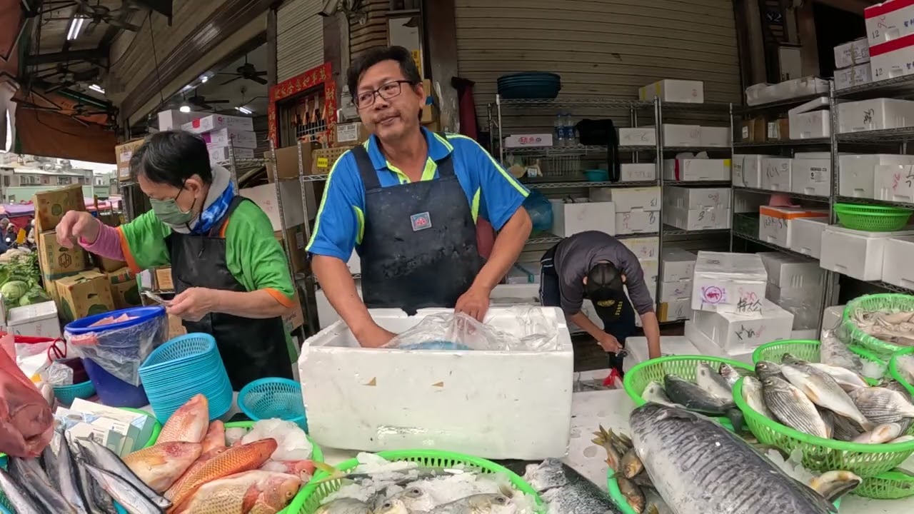 小季海鮮叫賣週六日：台中市北區柳川西路四段82號