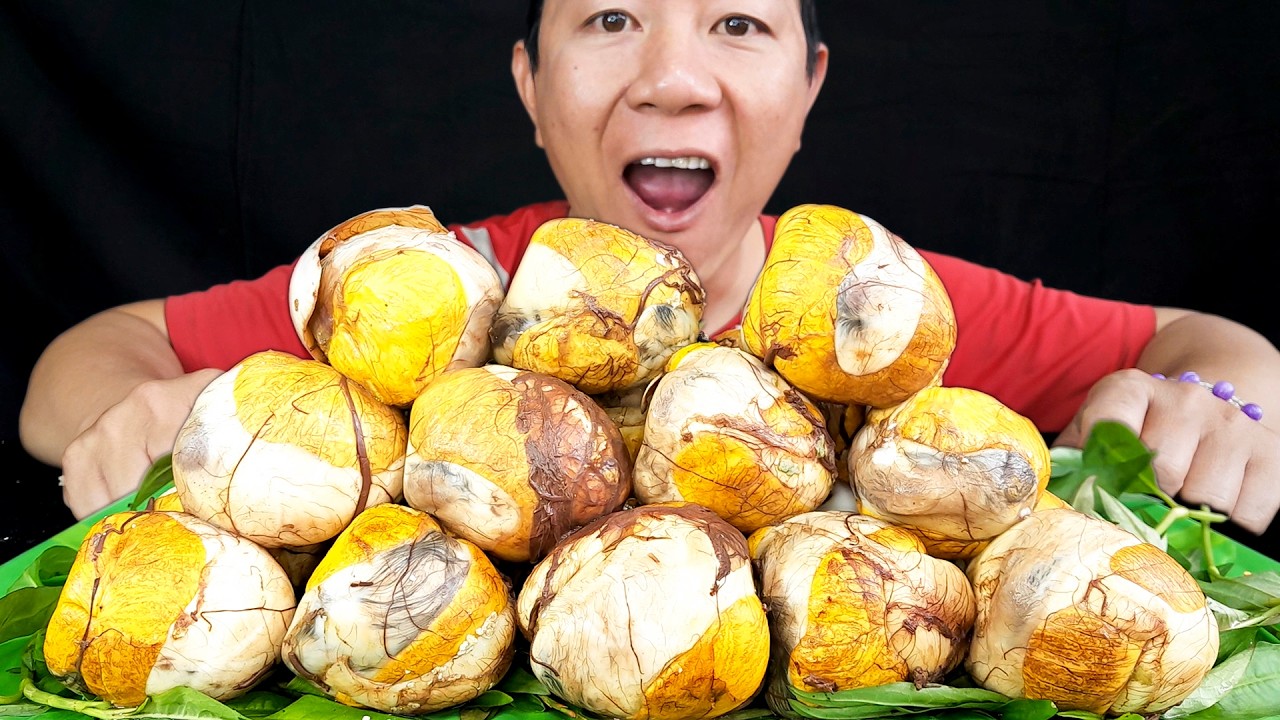 Không dành cho người yếu tim: Ăn 20 trứng vịt lộn | ATMT