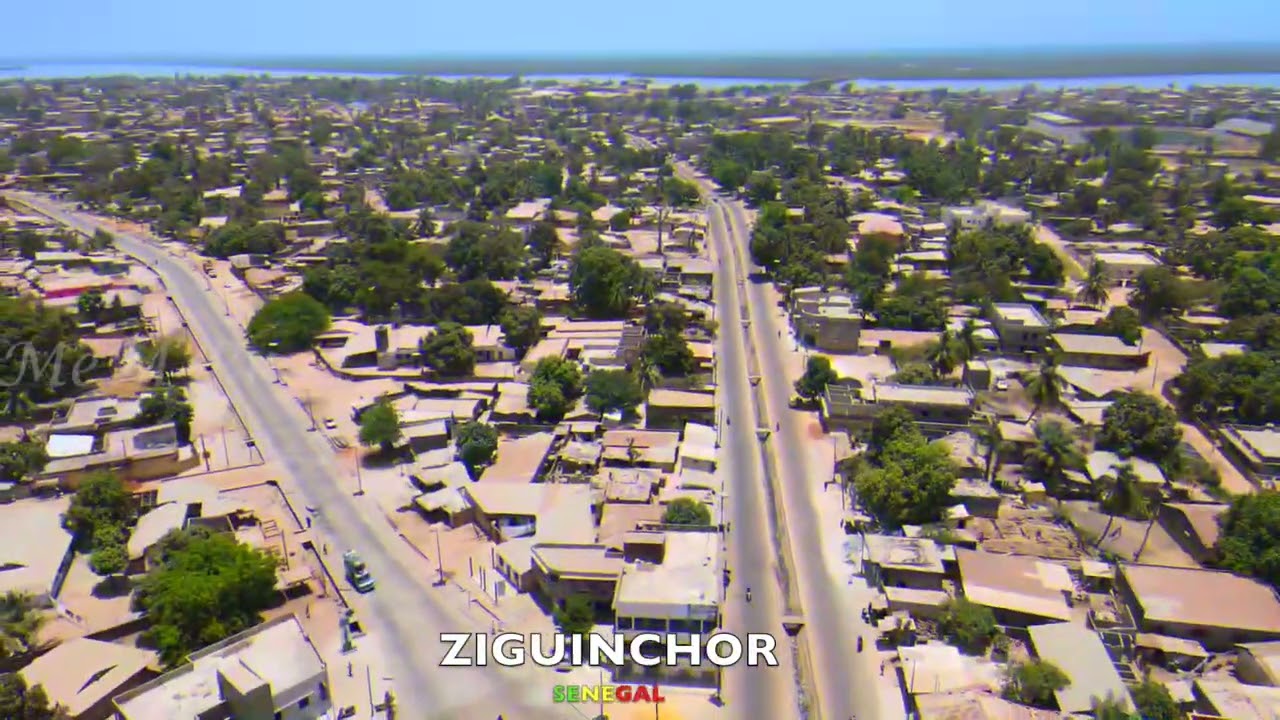Vol d’oiseau sur ZIGUINCHOR la capitale de la Casamance naturelle (Sénégal) Source musique: Bymic