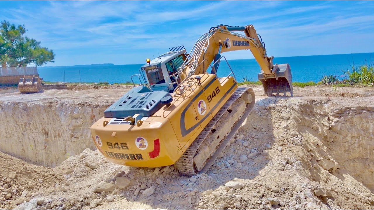 Liebherr 946 realizando excavación en 