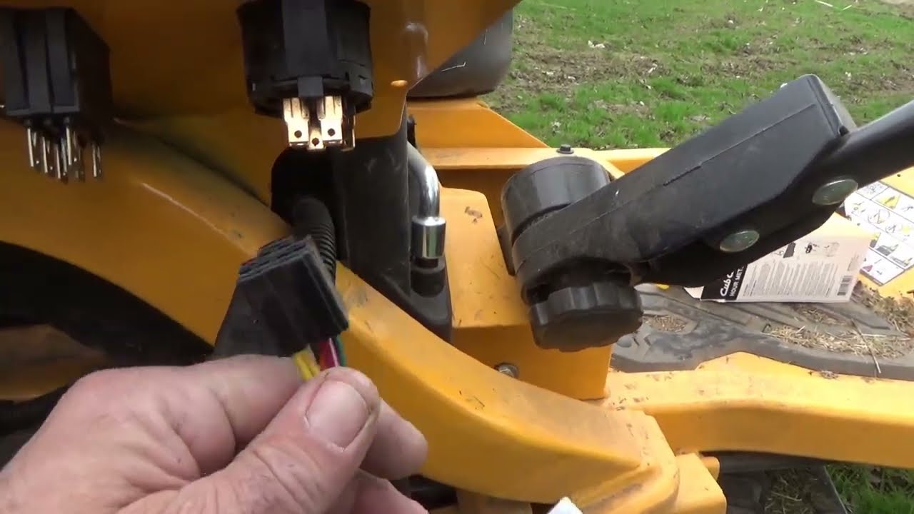 Как установить счетчик моточасов на газонокосилку Cub Cadet ZT1 54 Zero Turn