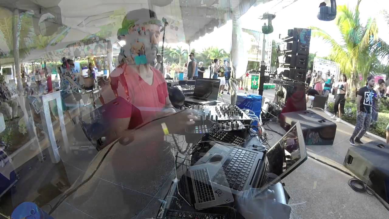 Barbados :: Partai Aniversario III Pool Party 2015