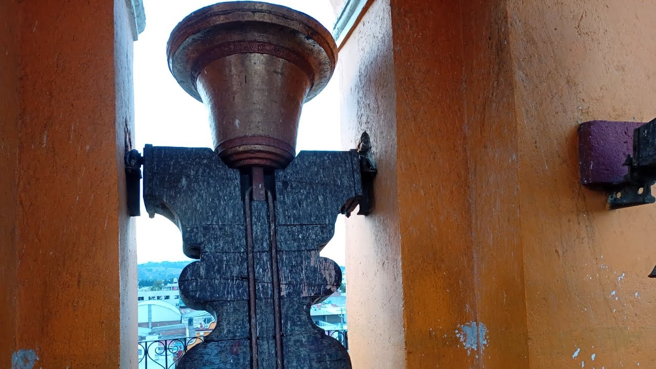 Repique de campanas en San Pablo Tecamac 1era llamada 