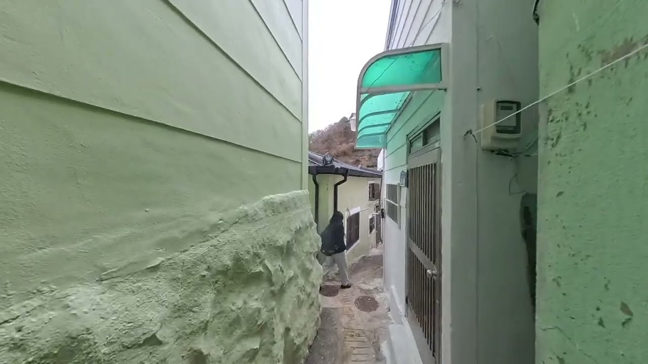 It's hard not to get lost in the maze of Korean streets