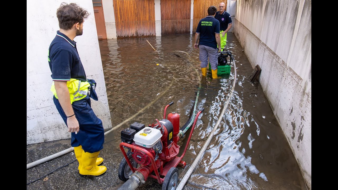 Protezione civile al lavoro per gli allagamenti a Ferrara