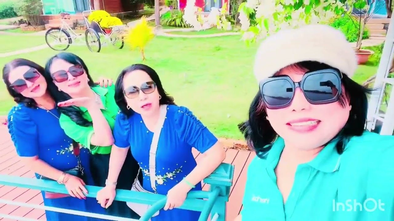 Sen trắng Đat th&eacute;p y&ecirc;u Thuong . Da Lạt 2026