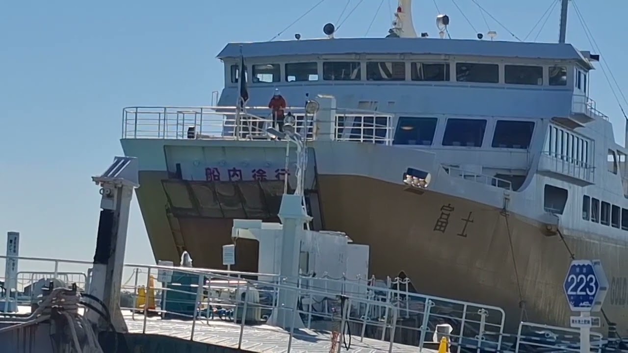 【富士山と清水港】駿河湾フェリーのりば変更前の様子(日の出埠頭)　ほか清水港を行き交う船を眺めました