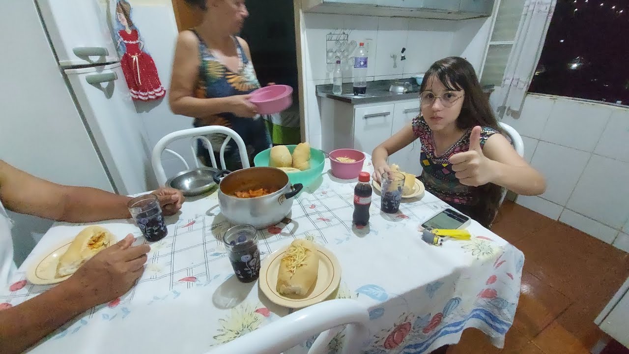 Dia de comer o pudim de yorgute .da julia.