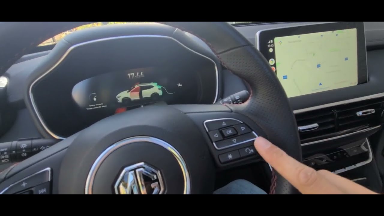 Présentation d'une voiture MG EHS pour le garage LESAFFRE à  Faches thusmesnil