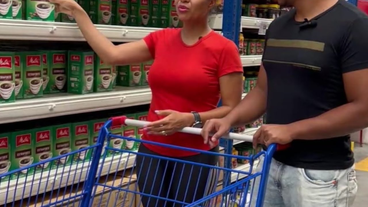 Marido Humilhava e Reprimia sua Esposa no Supermercado, até Que um Anjo Apareceu e Tudo Mudou...
