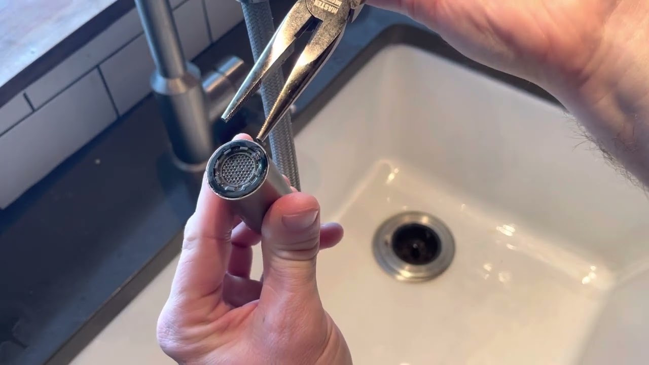 Низкое давление воды в кухонной раковине? Попробуйте сначала это.
