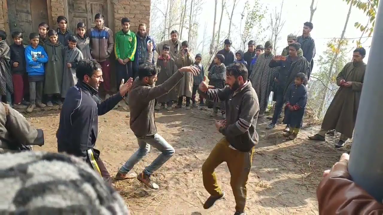 Kashmiri Dhol Dance Ft-Manzoor