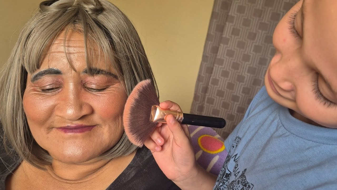 Skylar does grandmother's makeup and hair//Relaxing combing and makeup application