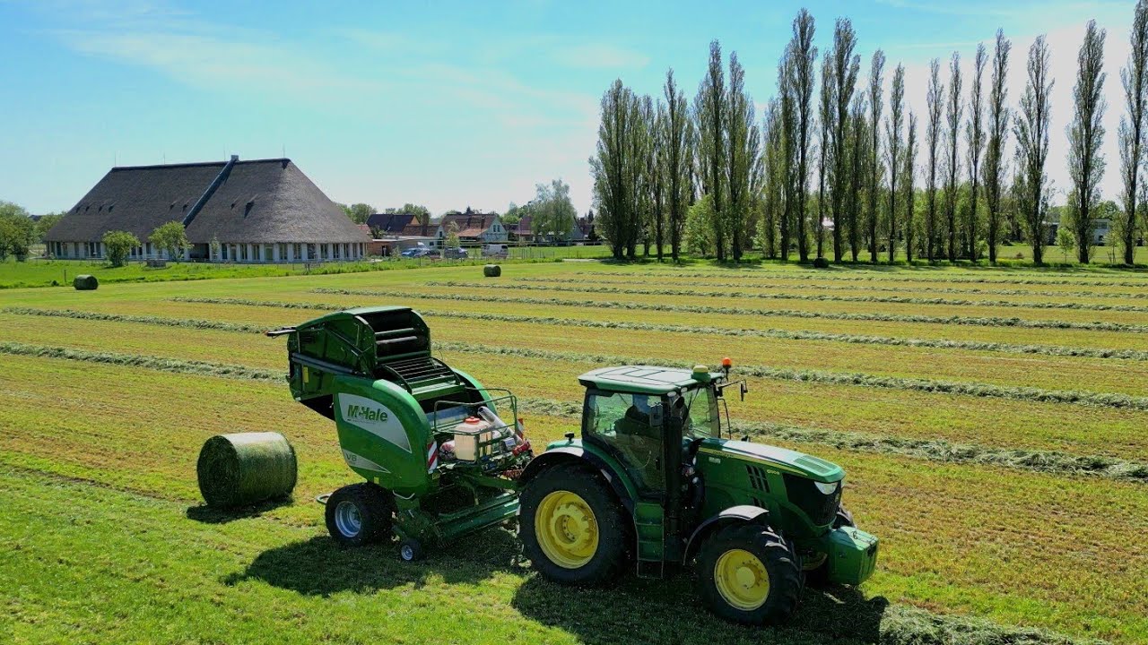 JOHN DEERE 6190R mit McHole V6 750 am Ballenpressen / 4K