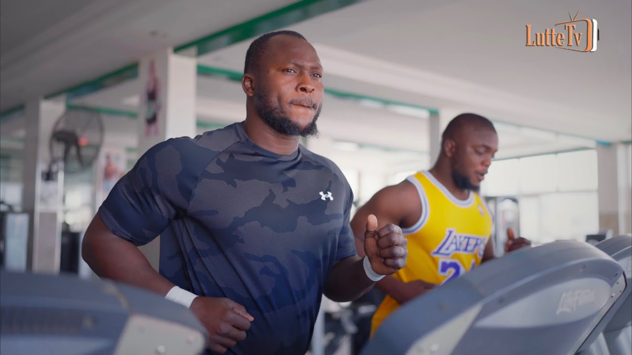 Vidéo exclusive sur les entrainements intenses de Modou Lô avec sa team : Franc, Petit Lô et...