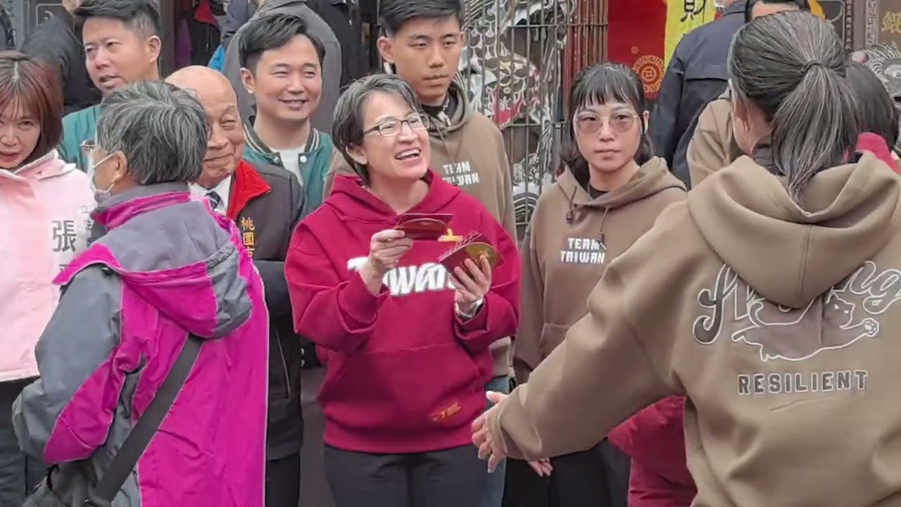 福袋看過來 #副總統#蕭美琴#桃園市平鎮區#義民廟參香發福袋