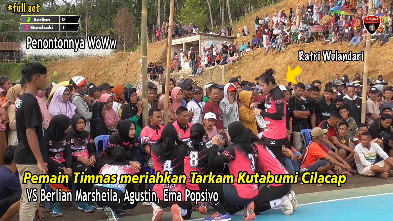 Pemain Timnas Ratri Wulandari Tarkam, penonton membludak hampir tidak kebagian tempat nonton