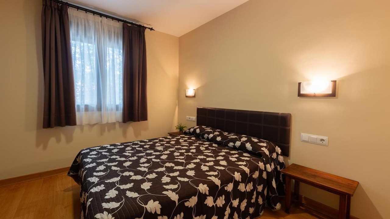 Hostal LaPerdiz | Sonseca, Spain | Hotel Review 🌟