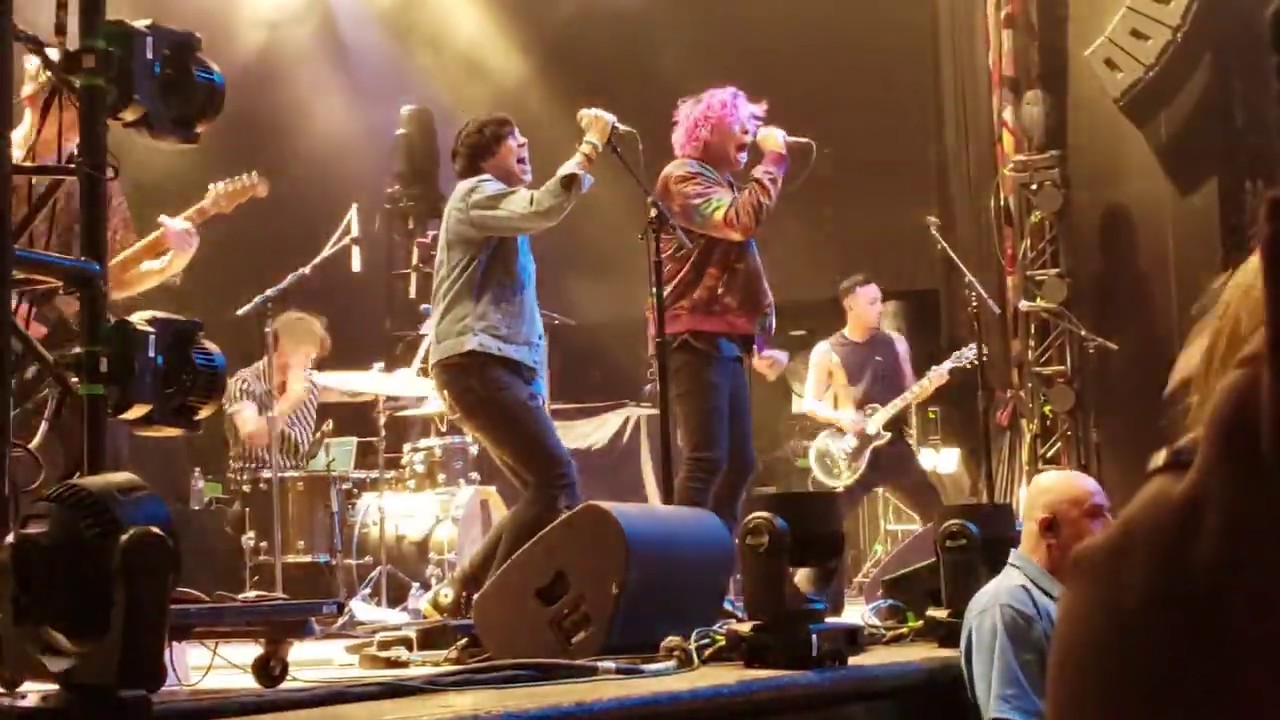Point North (Feat. Kellin Quinn) 