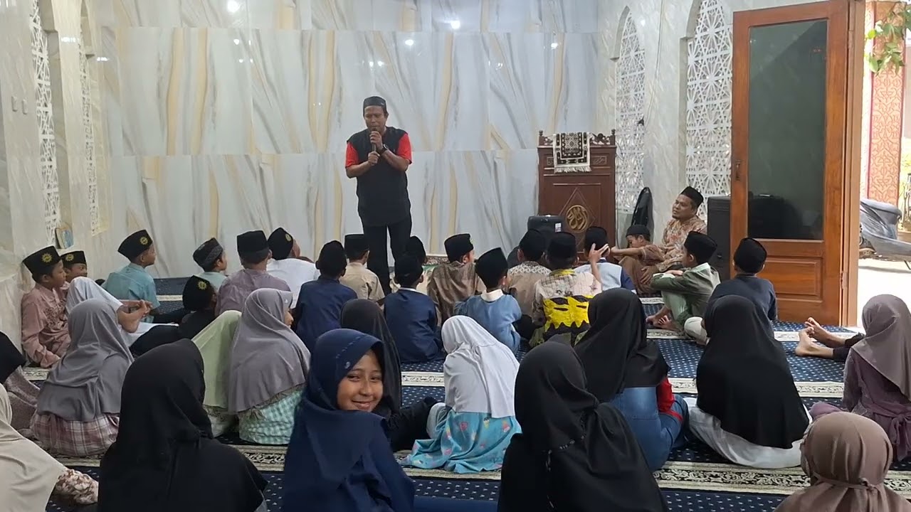 MENDONGENG BERSAMA KAK RIFA'I MAQUFA BEKERJASAMA DENGAN PII( PELAJAR ISLAM INDONESIA)