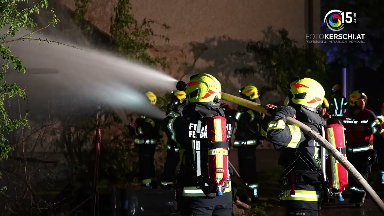 Stadel in Flammen: Feuerwehren verhindern Großbrand