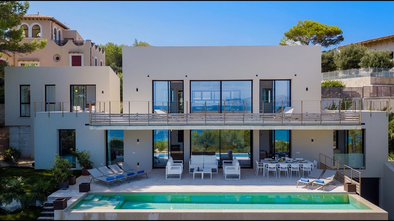 Presenting VILLA SEABLUE in Mal Pas, Alcudia (Mallorca)