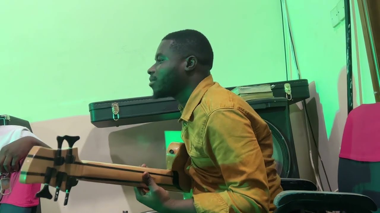 See How Osei Poku Destroyed this Reggae Song with Sick Bass licks🎸 😳😳🔥🔥🔥