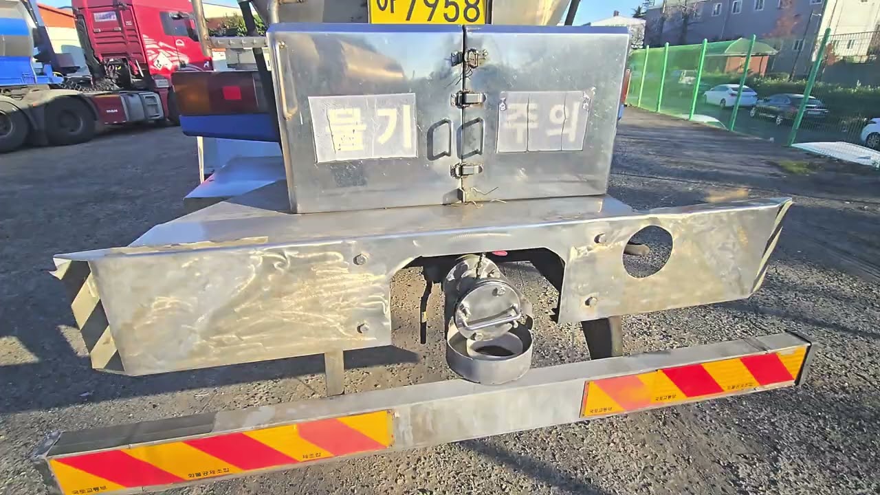 Hyundai Trago 25-ton tanker truck D6CC.460.2009y