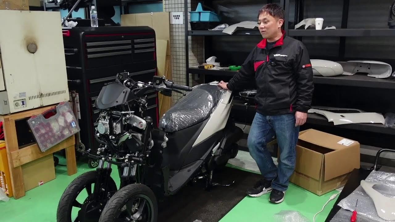 【昼間の整備工場からライブ配信 !!】2023 トリシティ155 ABS にオールペイントした外装を装着します！（前編）byYSP横浜戸塚