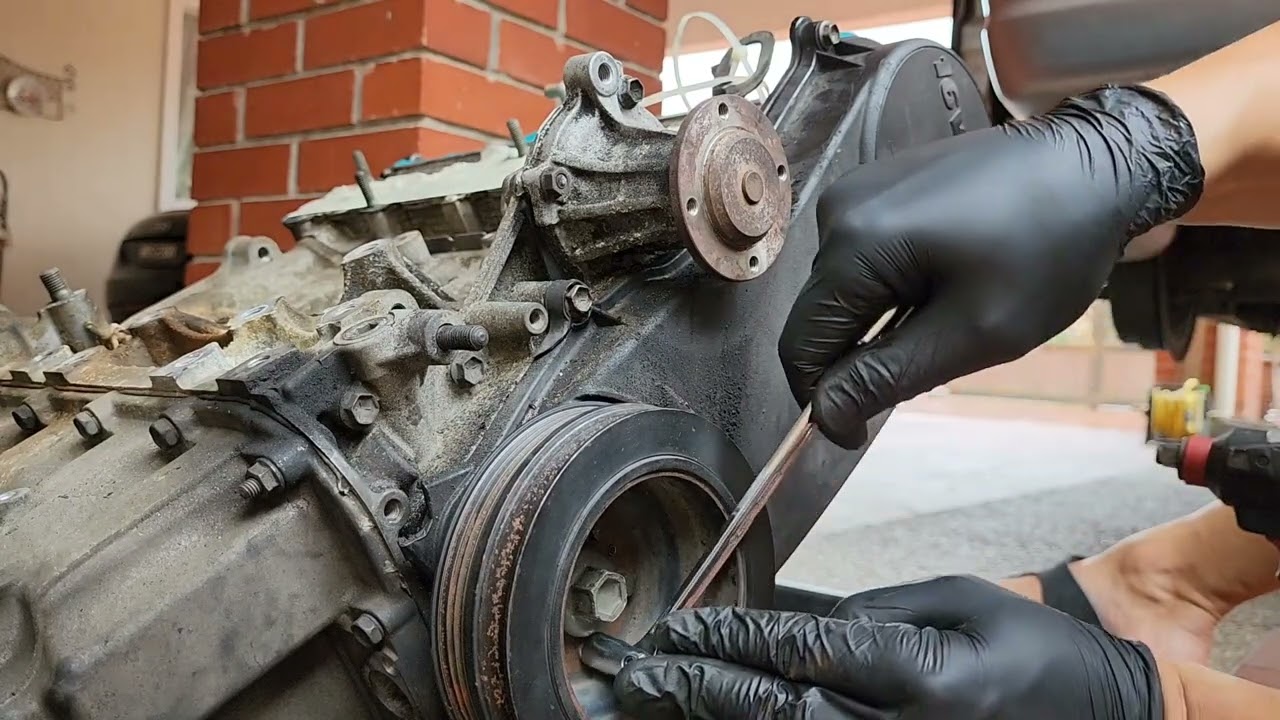 Suzuki ERV, E-RV, EVERY, CARRY. GA413. G13BB. Cylinder Head Removal.