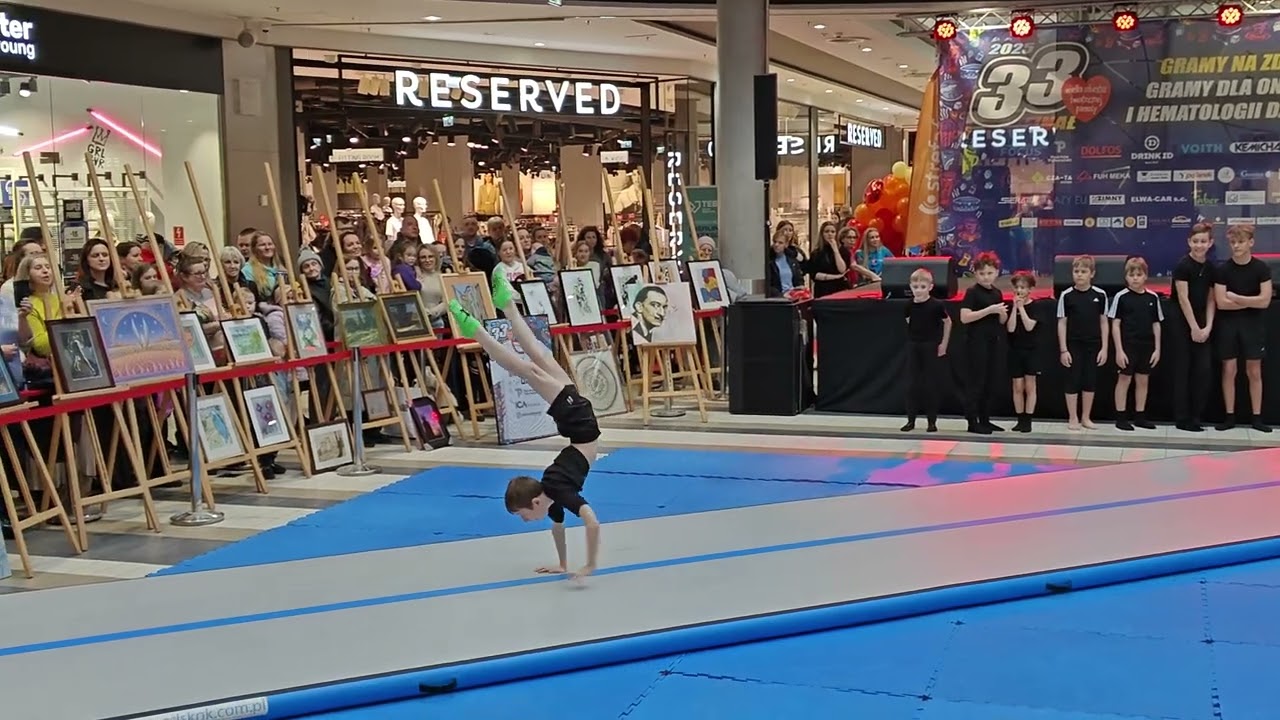 Piotrkowska Fundacja Talentów. Występ akrobatyczny w Focus Mall. 26.01.2025 r.