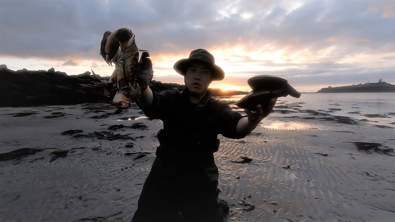 Crab Snaring, Clamming and Eating the Catch