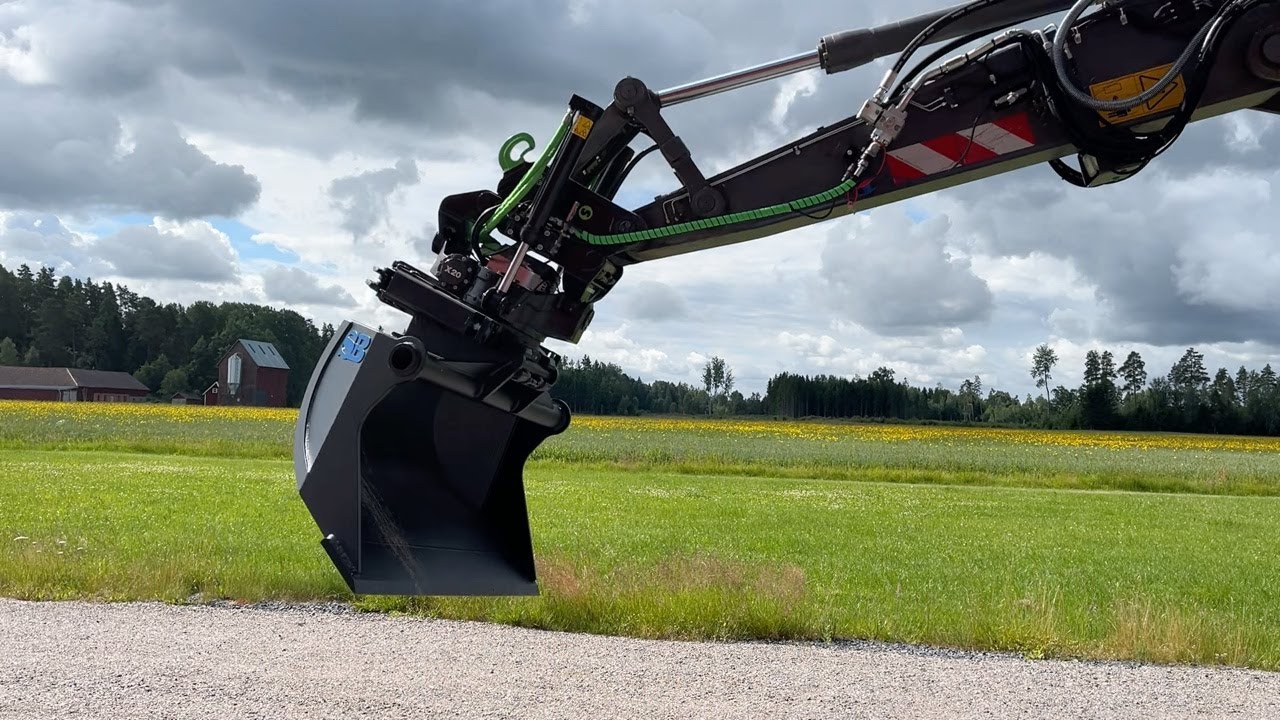 K&ouml;p Gr&auml;vmaskin Volvo EW180E p&aring; Klaravik